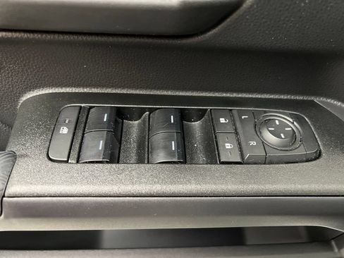 Used 2025 Toyota 4Runner SR5 AWD/4WD image 15