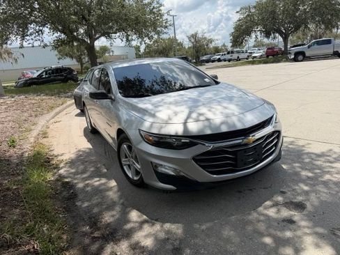 Used 2020 Chevrolet Malibu LS FWD image 2