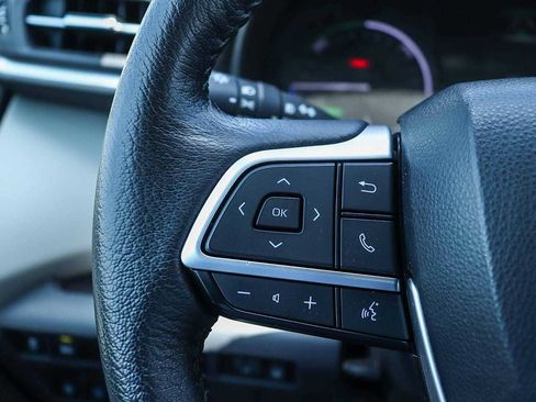 Used 2023 Toyota Sienna XLE w/ XLE Plus Package FWD image 22