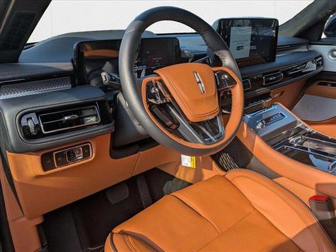 New 2025 Lincoln Aviator Black Label image 3
