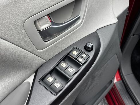 Used 2015 Toyota Sienna LE FWD image 13