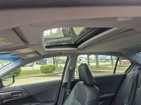 Used 2017 Honda Accord EX-L image 16