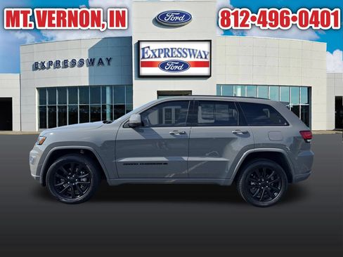 Used 2022 Jeep Grand Cherokee Laredo X AWD/4WD image 9
