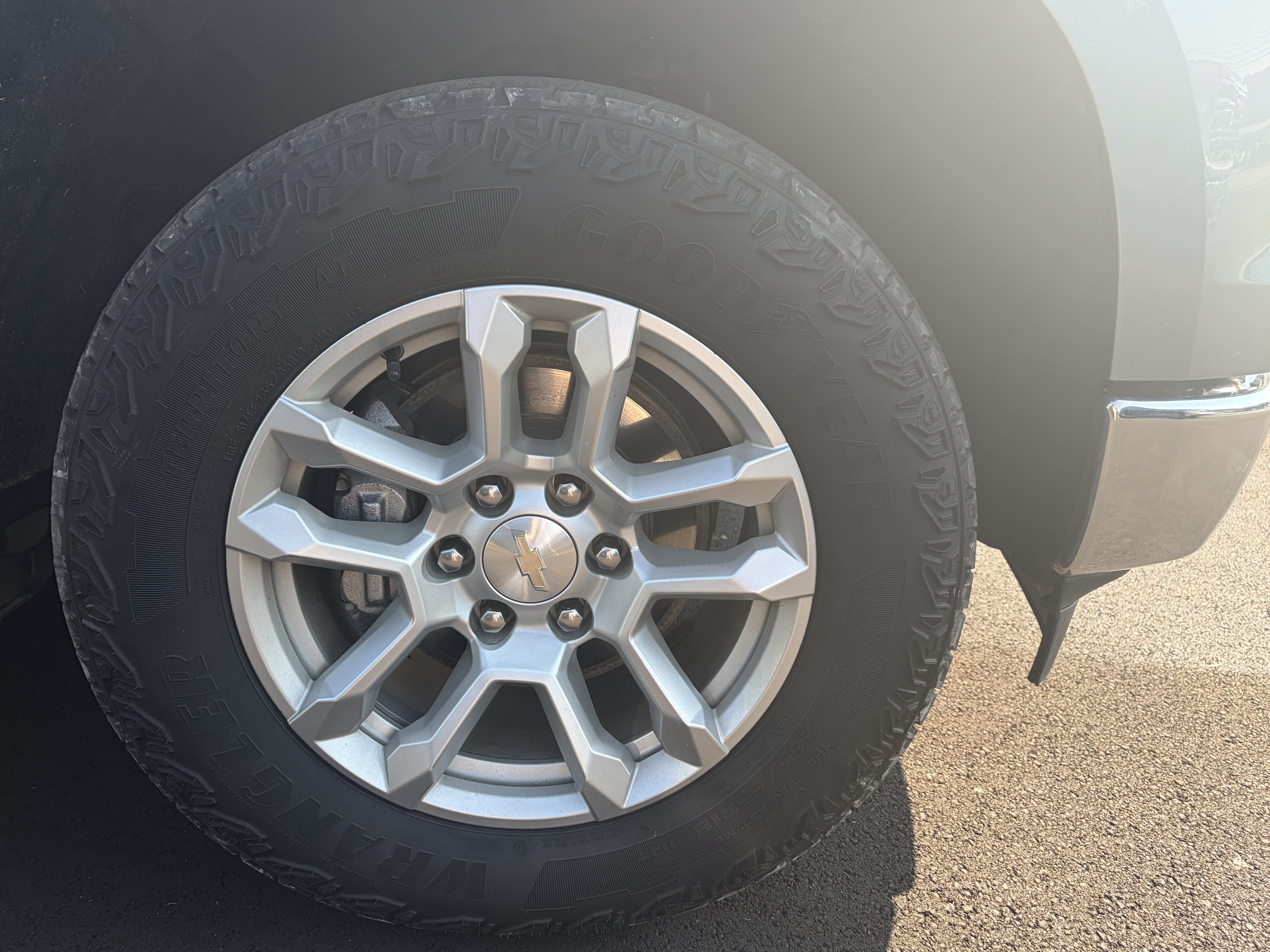 Used 2023 Chevrolet Silverado 1500 LT AWD/4WD image 8