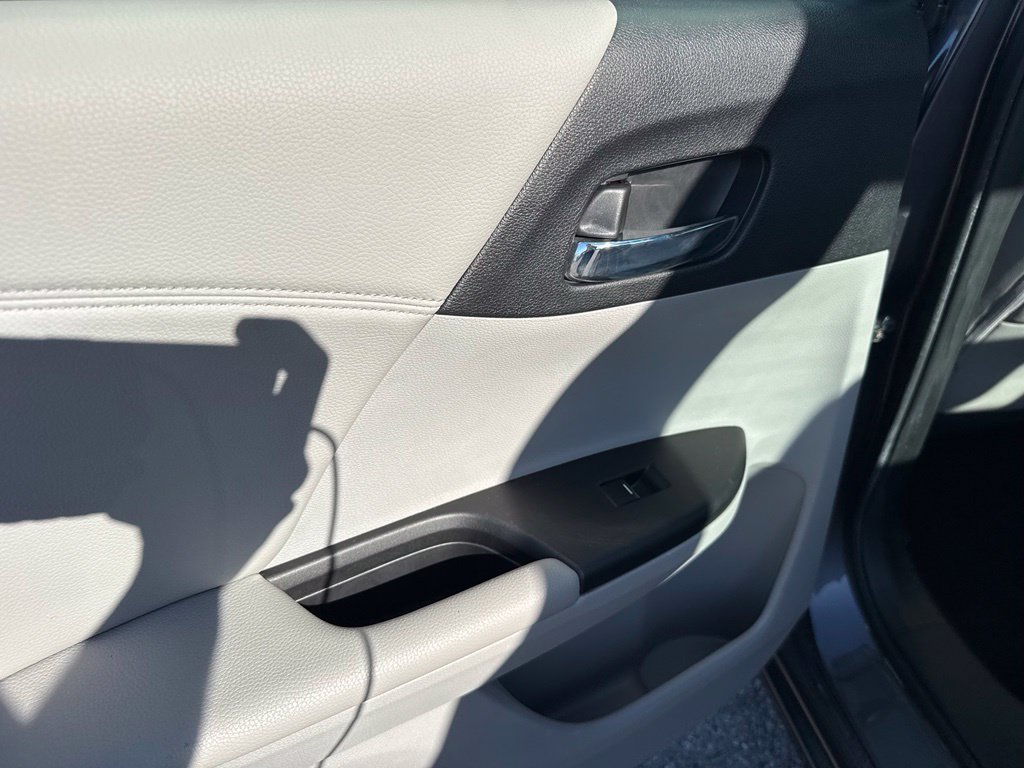Used 2015 Honda Accord EX-L image 32