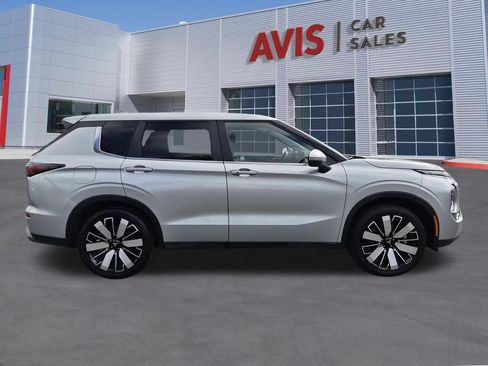 Used 2025 Mitsubishi Outlander SE AWD/4WD image 5