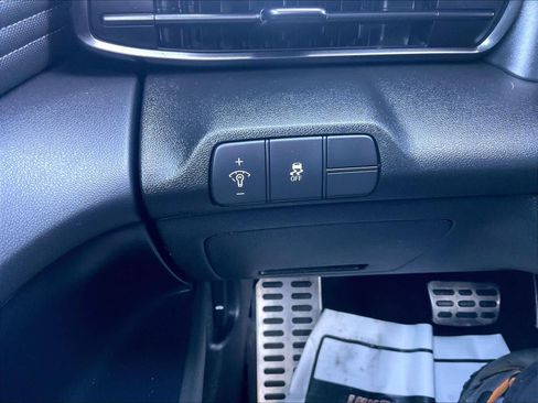 Certified 2025 Hyundai Elantra Sport image 44