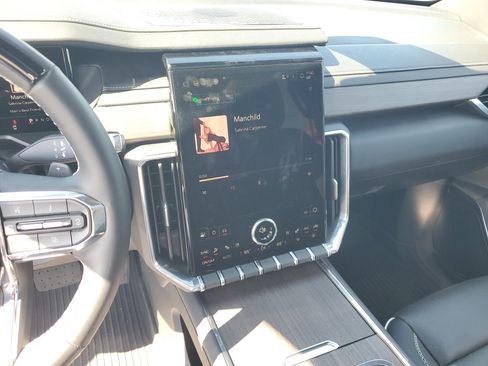 Used 2024 GMC Acadia Denali w/ Super Cruise Package image 24