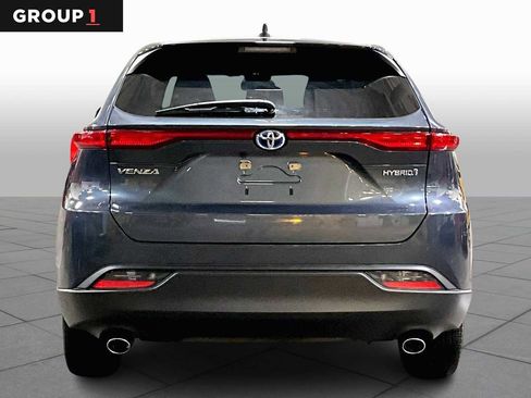 Certified 2021 Toyota Venza LE image 4