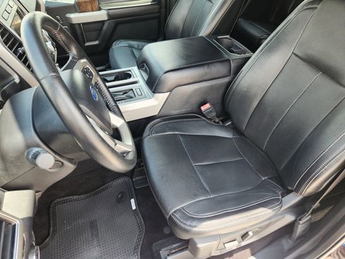 Used 2018 Ford F150 Lariat w/ Equipment Group 502A Luxury AWD/4WD image 13
