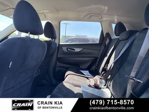 Used 2016 Nissan Rogue SV image 14