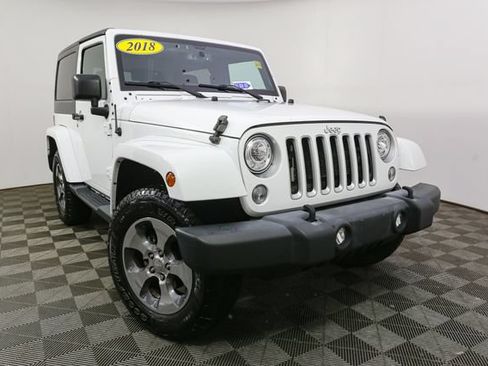 Used 2018 Jeep Wrangler Sahara w/ Connectivity Group AWD/4WD image 3