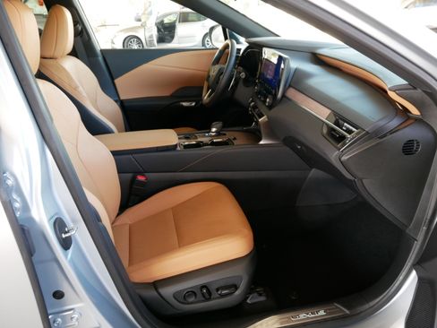 Certified 2025 Lexus RX 350 w/ Convenience Package image 10