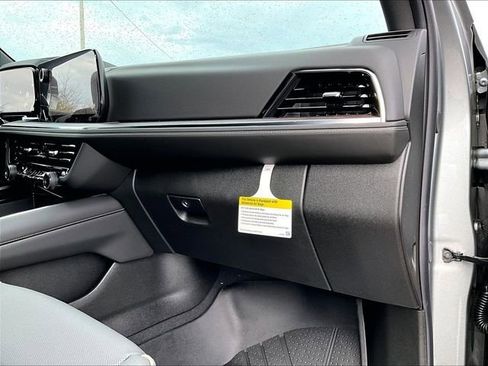 New 2026 Chevrolet Suburban Premier image 28