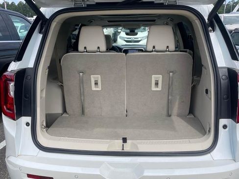 Used 2023 GMC Acadia Denali w/ Denali Ultimate Package FWD image 9