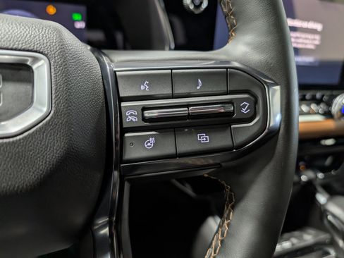 Used 2023 GMC Canyon AT4 image 18