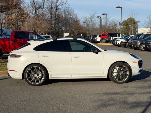 Used 2022 Porsche Cayenne Turbo image 6