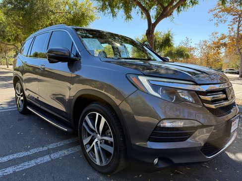 Used 2018 Honda Pilot Touring image 32