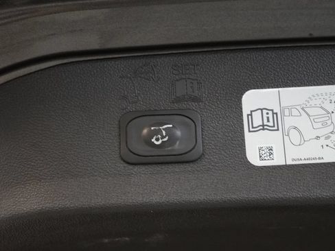 Used 2018 Ford Escape Titanium w/ Ford Safe & Smart Package AWD/4WD image 11