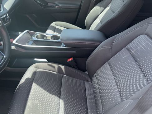 Used 2025 Chevrolet Equinox LT image 9