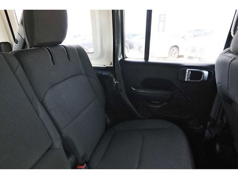 Used 2023 Jeep Wrangler Unlimited w/ Sun & Screen Package image 10