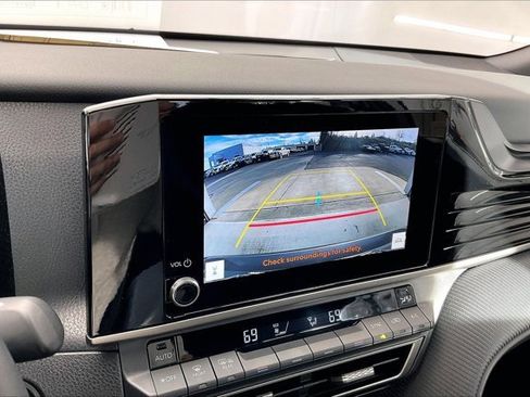 Used 2025 Toyota Camry SE image 24