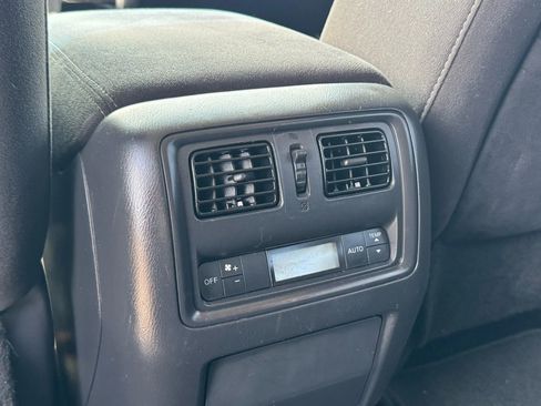 Used 2015 Nissan Pathfinder SV image 30