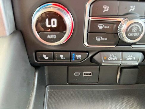 Used 2024 GMC Yukon SLT image 25