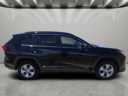 Used 2025 Toyota RAV4 LE AWD/4WD image 6