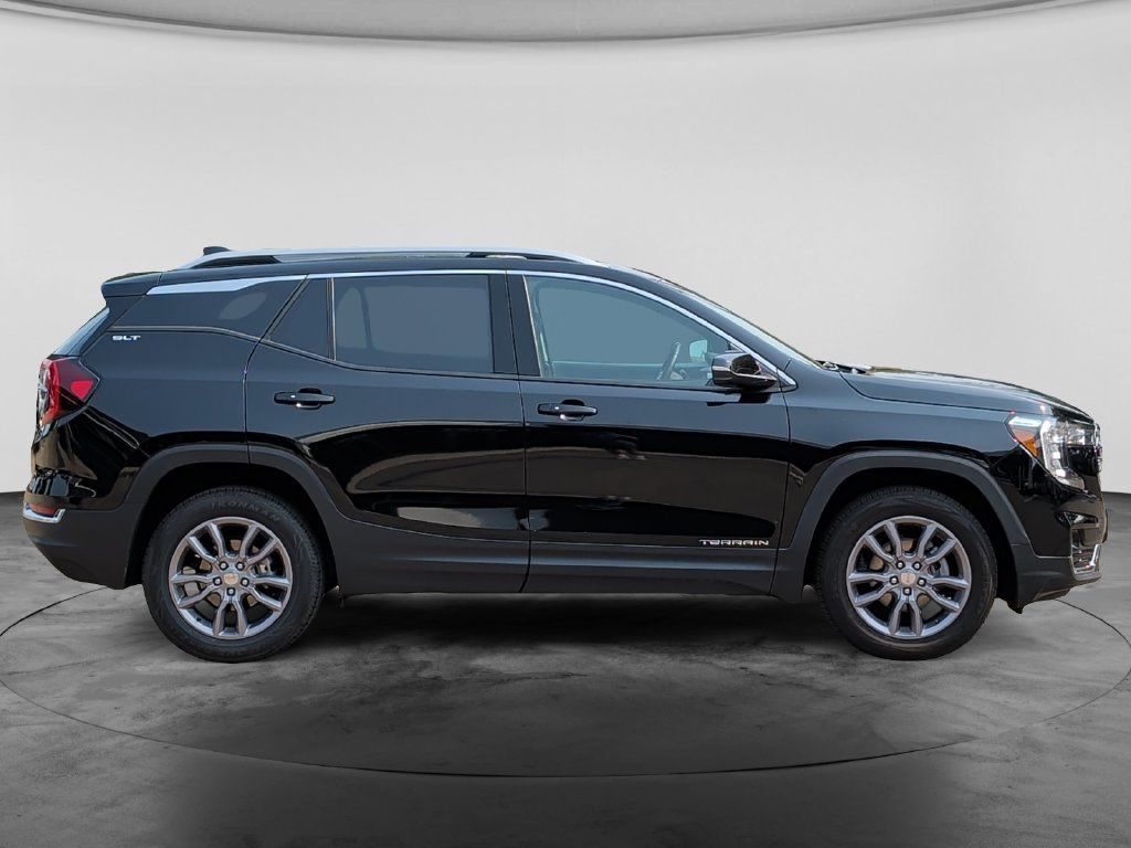 Used 2024 GMC Terrain SLT AWD/4WD image 8