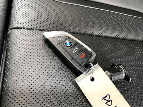 Used 2024 BMW 330i Sedan w/ Convenience Package image 11