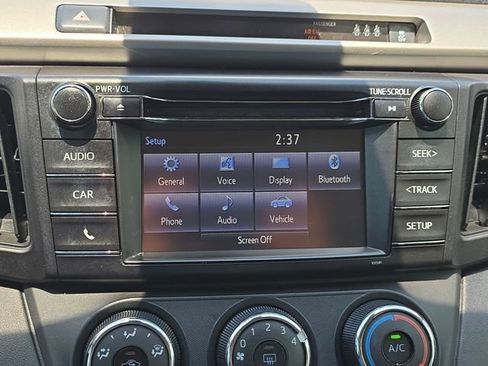 Used 2018 Toyota RAV4 LE FWD image 20
