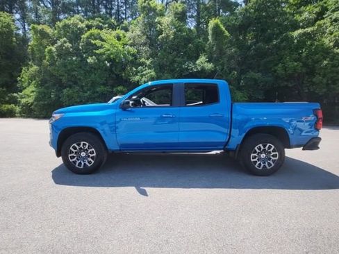 Used 2024 Chevrolet Colorado Z71 w/ Z71 Convenience Package 2 image 10