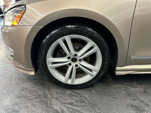 Used 2015 Volkswagen Passat 3.6 SEL Premium image 9