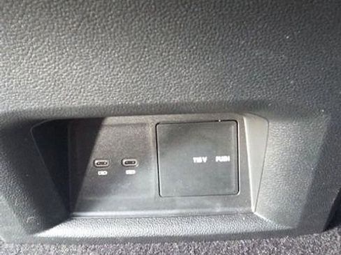 Used 2021 Volkswagen Atlas SE image 12