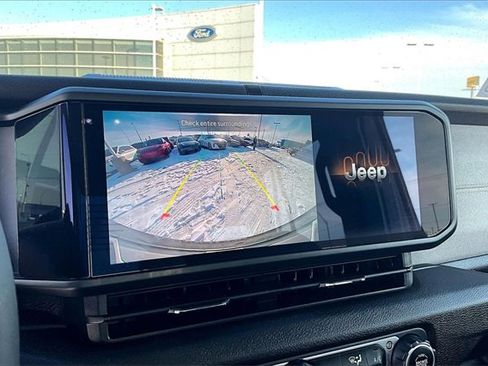 Used 2024 Jeep Wrangler Unlimited w/ Convenience Group image 19