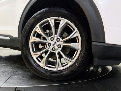 Used 2021 Ford Explorer Limited w/ Equipment Group 301A image 11