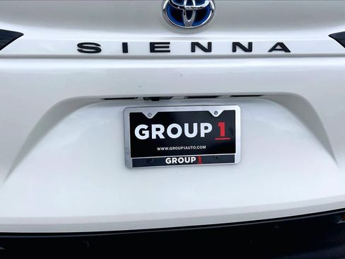 Used 2021 Toyota Sienna XLE FWD image 10