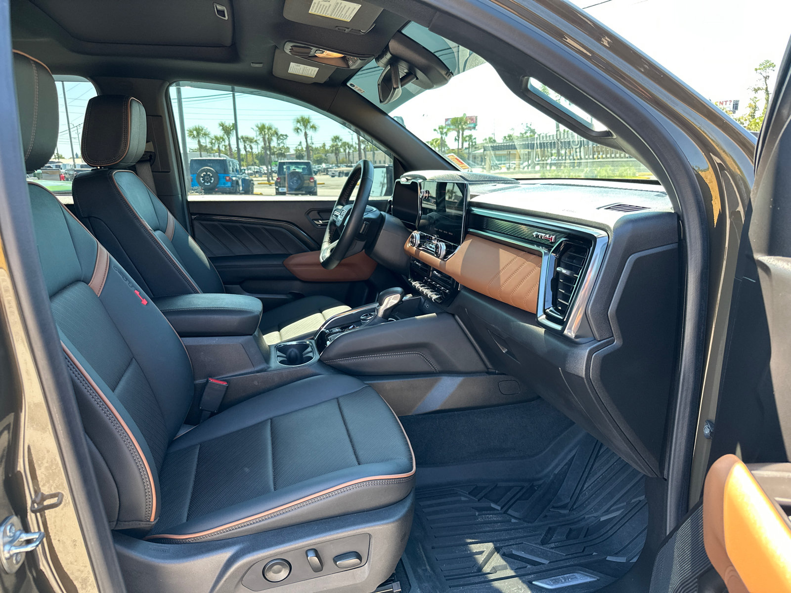 Used 2025 GMC Canyon AT4 w/ Nightfall Edition AWD/4WD image 20