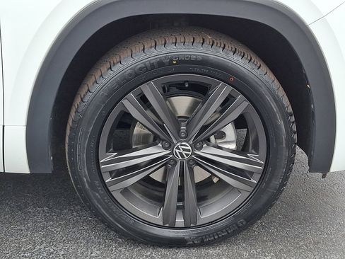 Certified 2022 Volkswagen Atlas SEL R-Line image 8