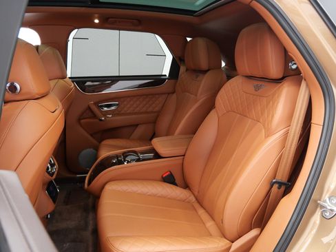 Used 2017 Bentley Bentayga AWD/4WD image 16
