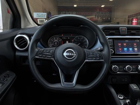 Used 2025 Nissan Versa SV FWD image 28