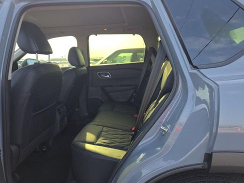 Used 2023 Nissan Rogue Platinum w/ Platinum Premium Package FWD image 9