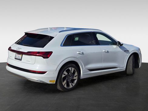 Used 2022 Audi e-tron Premium Plus w/ Premium Plus Package image 5