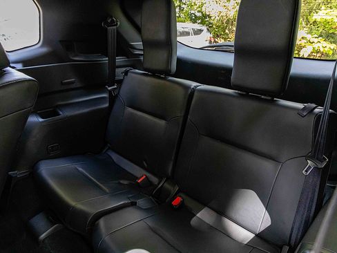 Used 2024 Mitsubishi Outlander AWD image 23