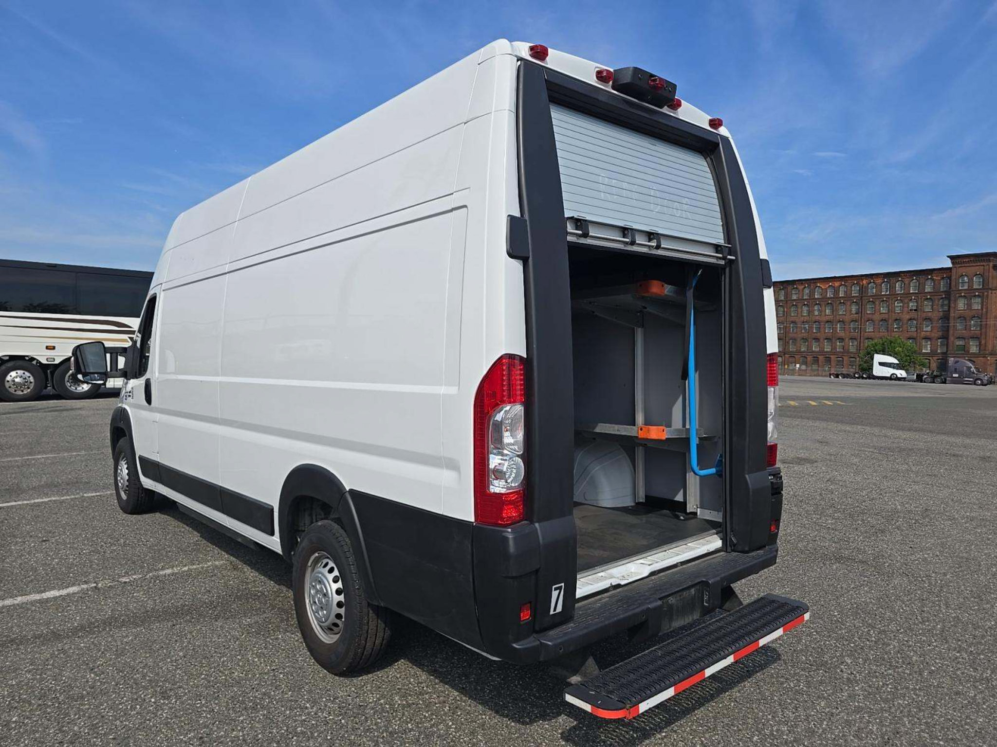 Used 2024 RAM ProMaster 3500 w/ Delivery Van Package FWD image 2