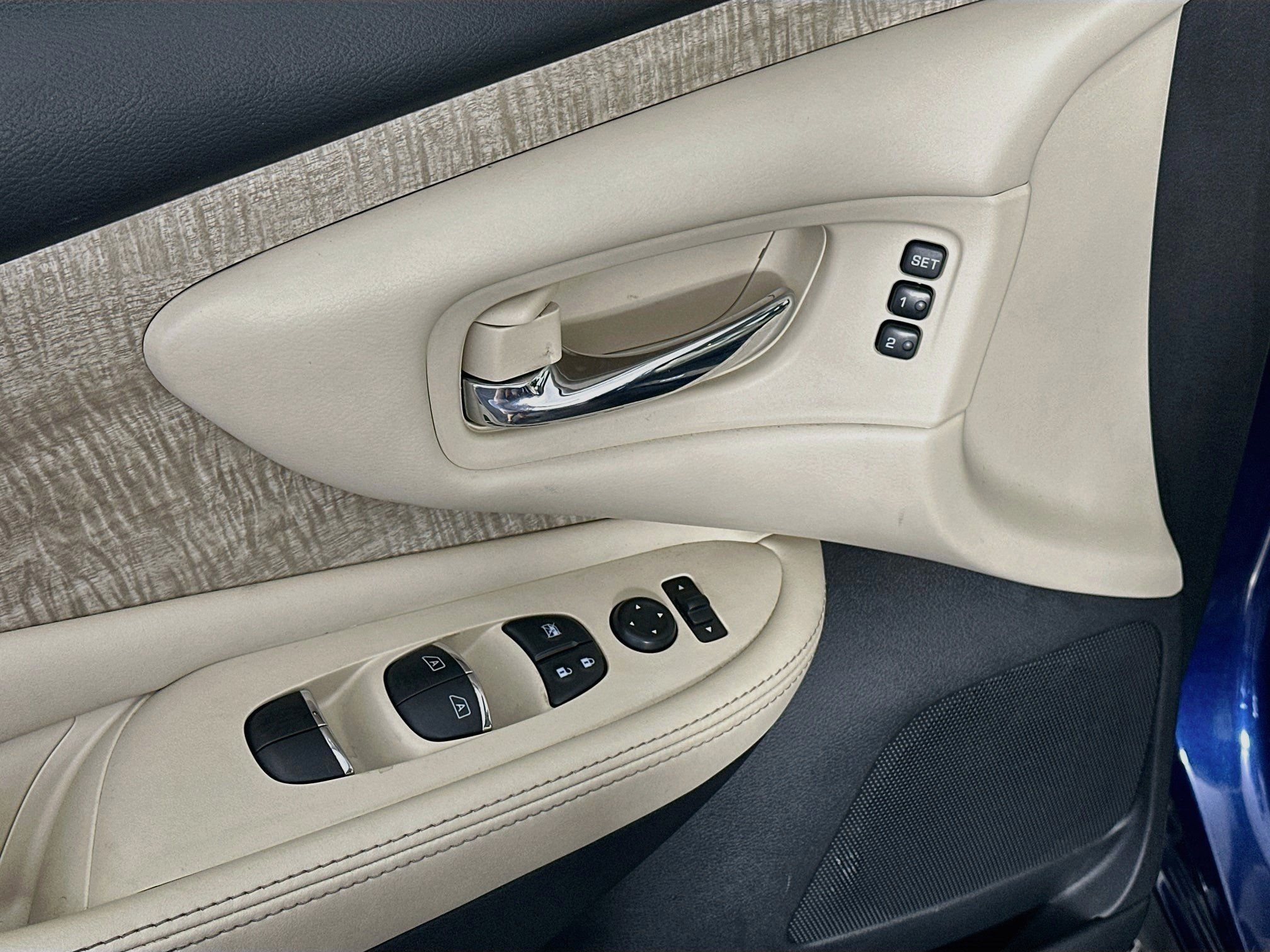 Used 2021 Nissan Murano SL w/ SL Moonroof Package FWD image 15