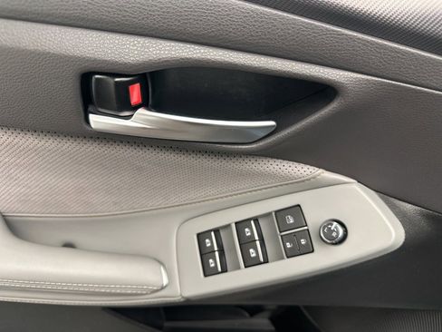 Used 2019 Toyota Avalon XSE image 25