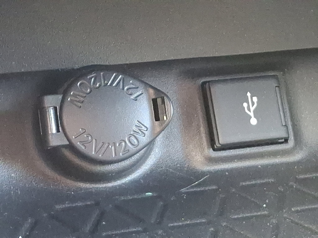 Used 2022 Toyota RAV4 LE AWD/4WD image 25