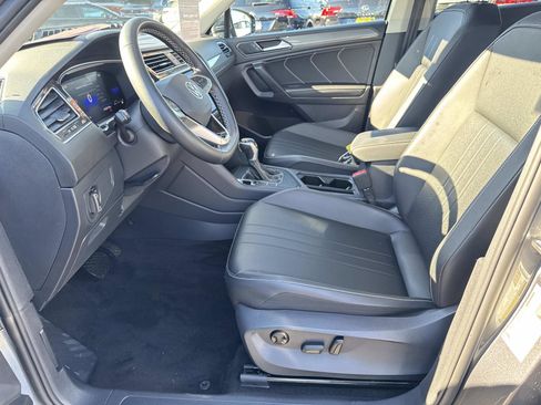 Certified 2023 Volkswagen Tiguan SE w/ Panoramic Sunroof Package image 13